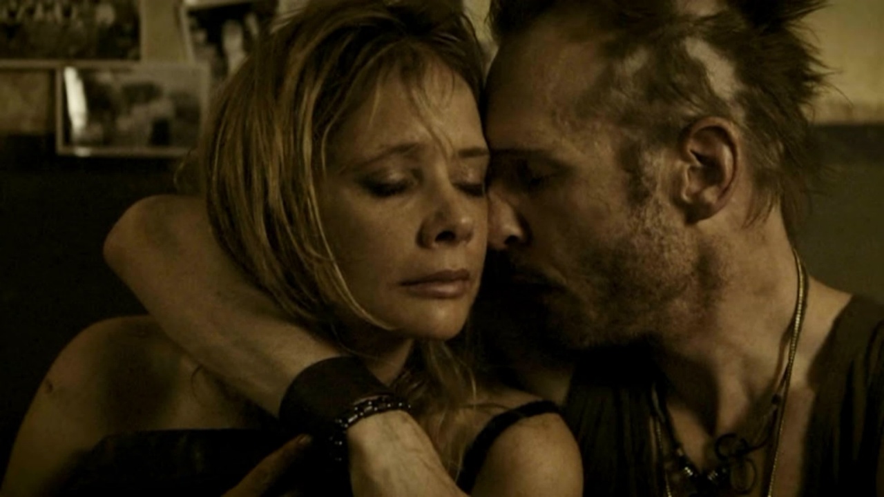 Aislados (The Divide) (2011)